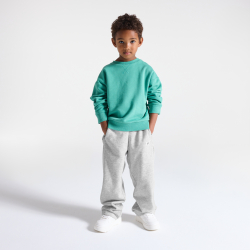 بنطلون)سروال( رياضي باللون الرمادي للفتيان.